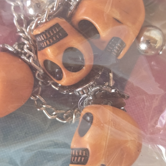 SKULL FASHION EARRINGS - Picture 3 of 3